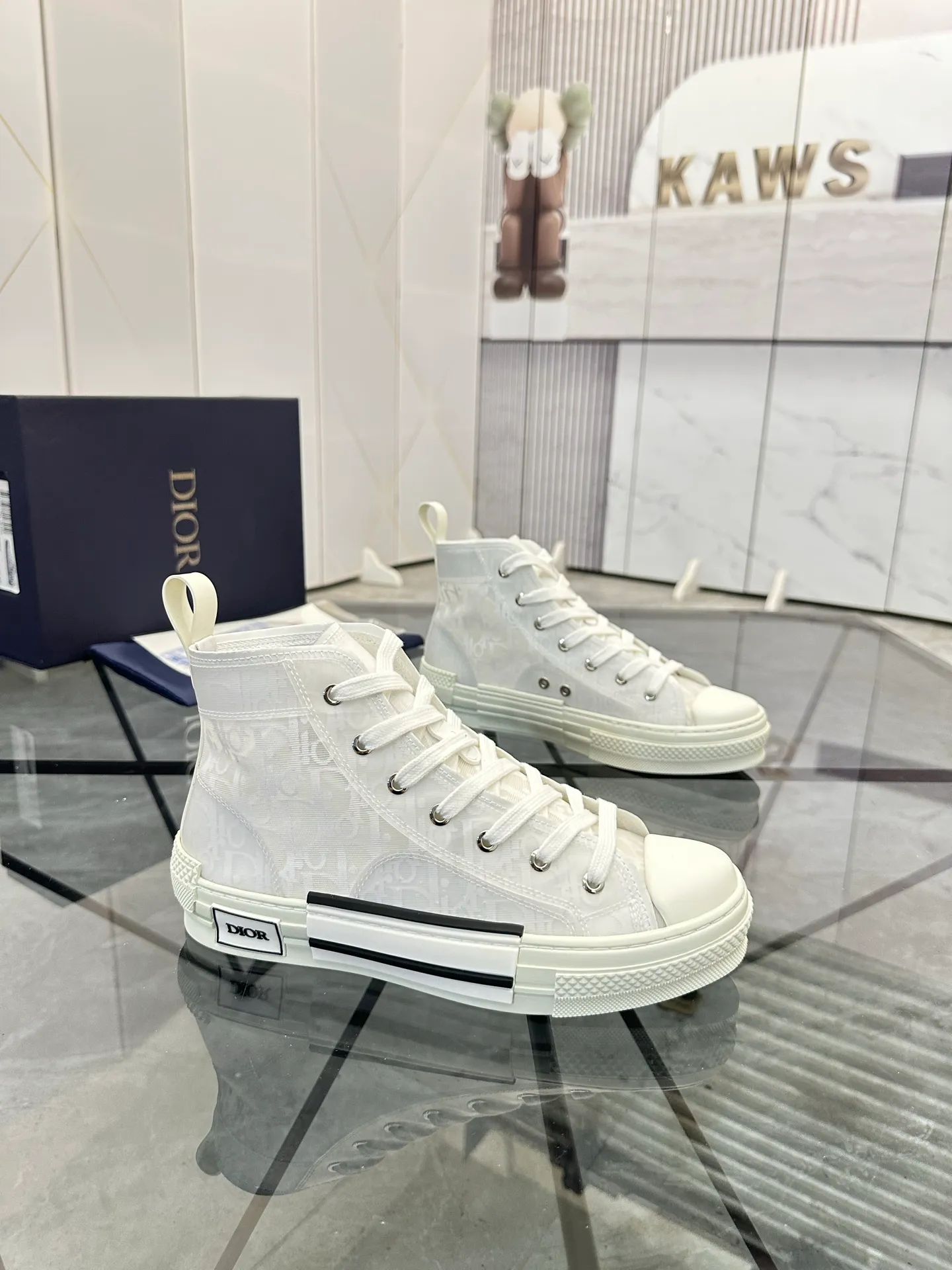 Selling men's shoes 💰: 💰P440¥ Product trademark: Dio* "Dior*" high-top casual shoes Regular size: 36-45 (can be customized to 46) Couple style B23 Product materials: Upper imported original fabric, breathable lining, original outsole. No.: 007